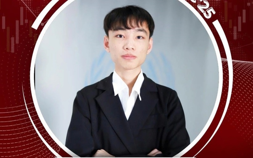 Thi lại tốt nghiệp THPT để học thêm một ngành, nam sinh bất ngờ trở thành thủ khoa C00 toàn quốc. Ảnh: NVCC