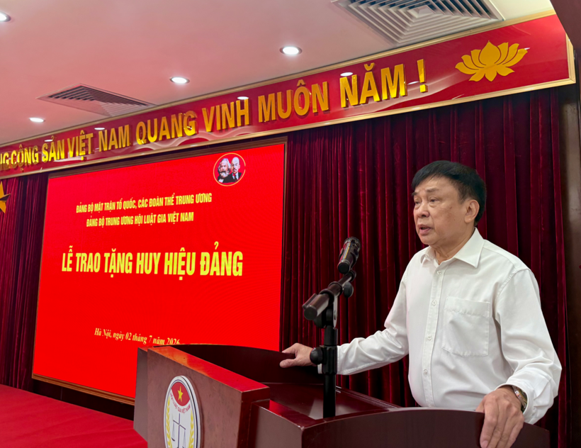 Đồng chí Đặng Xuân Đào - Bí thư Chi bộ Trung tâm tư vấn Pháp luật và Hỗ trợ cộng đồng phát biểu.
