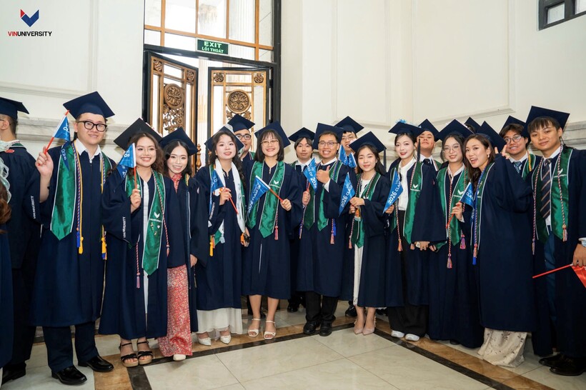 Lưu Bảo Linh là một trong 47 Bác sĩ Y khoa đầu tiên tốt nghiệp từ chương trình được đồng thiết kế và xác thực chất lượng bởi Đại học Pennsylvania (UPenn).