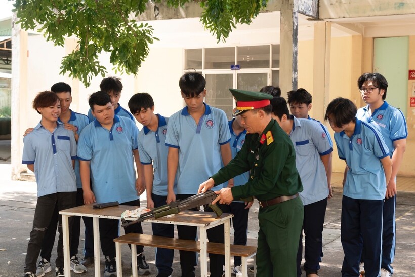 Khu thực hành bộ môn quốc phòng trong khuôn viên nhà trường