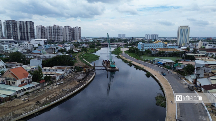 Kênh Tham Lương, một trong những con kênh ô nhiễm nhất thành phố đang được xây dựng cải tạo thành 1 trong những tuyến đường kênh đẹp nhất thành phố.