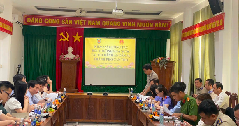 Toàn cảnh buổi làm việc.
