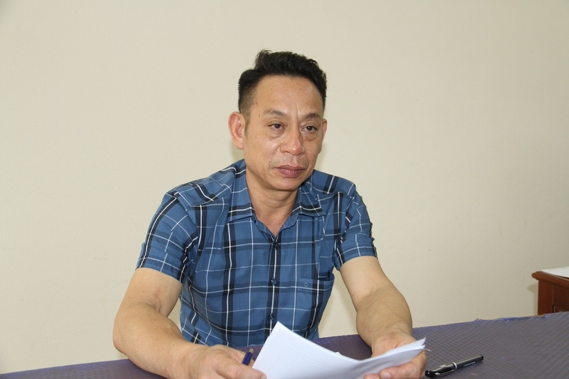 Đối tượng Nguyễn Văn Thắng đến trụ sở Công an phường Cam Đường trình diện. Ảnh Công an Lào Cai
