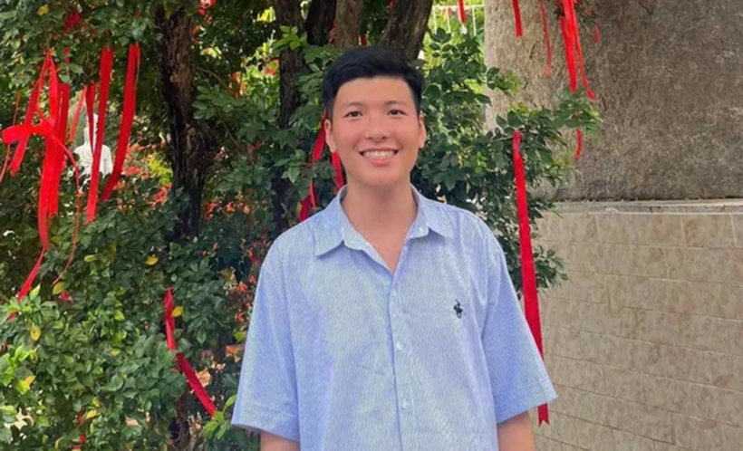 Nguyễn Thanh Sơn cũng xuất sắc đạt 9,75 môn Ngữ văn cùng mức điểm khá ở hai môn Toán và tiếng Anh. Ảnh: Thanh niên