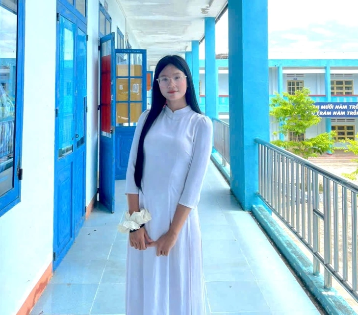 Nguyễn Hồ Hà Ánh Nga, học sinh lớp 12/5, Trường THPT Nguyễn Văn Cừ, một trong hai thí sinh có điểm văn cao nhất Đà Nẵng trong kỳ thi tốt nghiệp THPT năm 2026 - Ảnh: NVCC