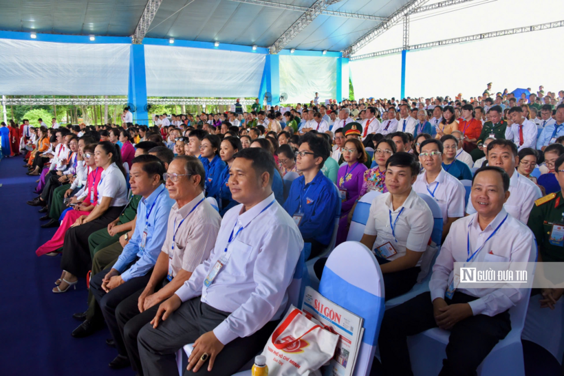 Cùng nhiều lãnh đạo, nguyên lãnh đạo Tp.HCM, đại diện các sở, ban, ngành, địa phương...