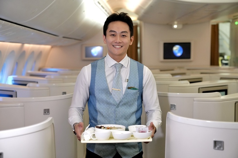 Vietnam Airlines lựa chọn kể câu chuyện Việt Nam bằng sen.