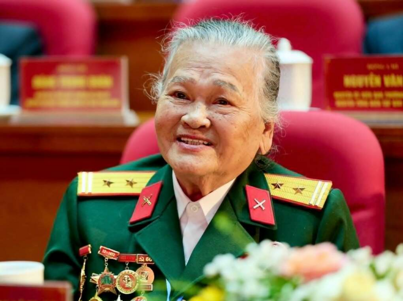 Bà Ngô Thị Tuyển tại lễ kỷ niệm 60 năm chiến thắng Hàm Rồng, năm 2025. Ảnh: Lê Hoàng/VnExpress
