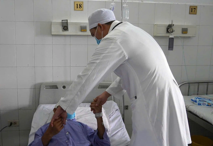 Bệnh nhân được điều trị tại Bệnh viện Đa khoa Trung ương Cần Thơ. Ảnh: Tuổi Trẻ