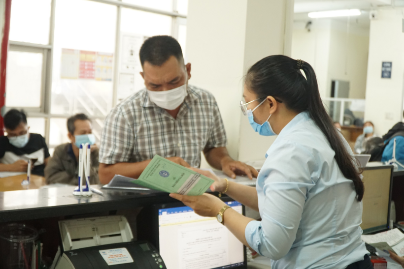 Theo Bộ Nội vụ, việc điều chỉnh giảm số năm đóng BHXH để hưởng lương hưu cần xem xét, đánh giá với khả năng cân đối Quỹ BHXH. Ảnh minh họa/Thanh Niên