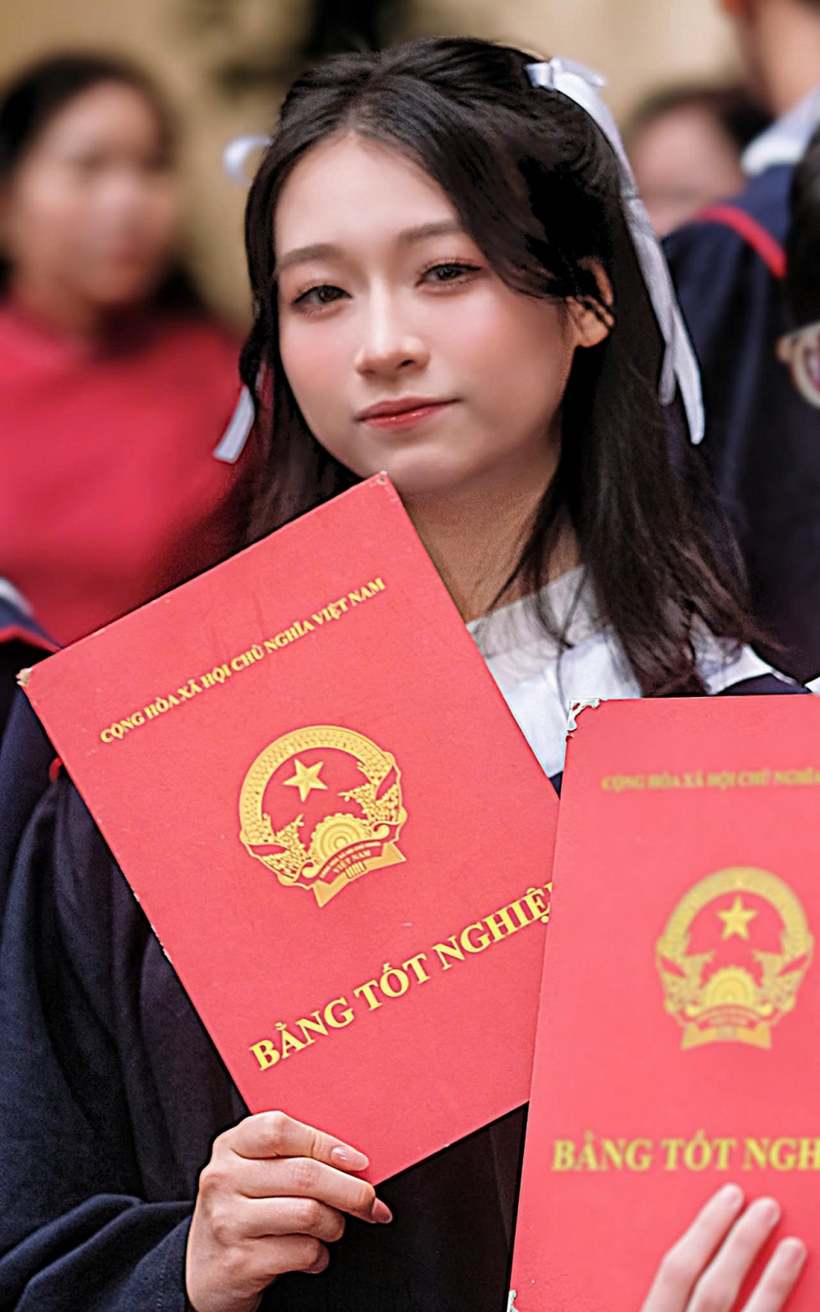 Hoàng Hương Giang, thủ khoa khối A01 toàn quốc năm 2026. Ảnh: NVCC.
