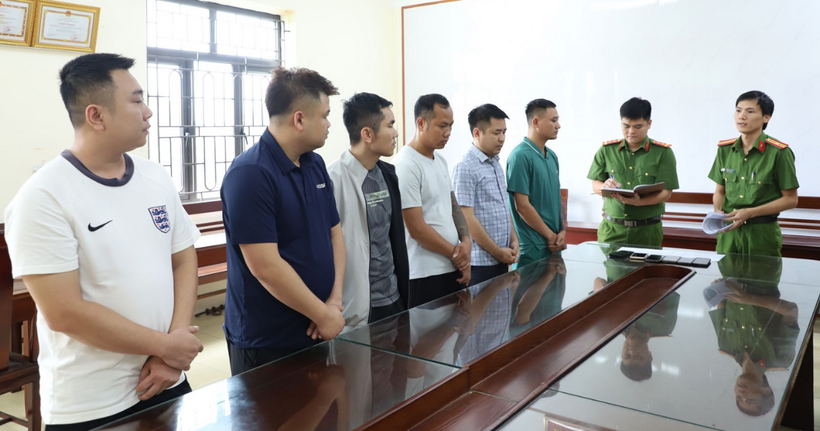 Các đối tượng tại Cơ quan Cảnh sát điều tra. (Ảnh: Công an Ninh Bình)