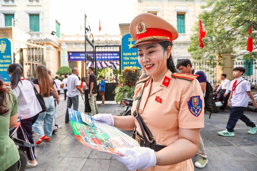 Công an TP Hà Nội bác bỏ thông tin người từ 16 đến dưới 18 tuổi bị cấm điều khiển xe gắn máy, xe máy điện.