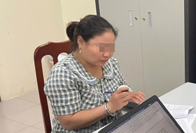 Công an phường Tam Điệp kiểm tra, phát hiện, bắt quả tang đối tượng tàng trữ trái phép chất ma túy. Ảnh: Công an Ninh Bình