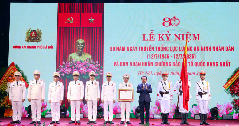 Công an TP Hà Nội vinh dự đón nhận Huân chương Bảo vệ Tổ quốc hạng Nhất