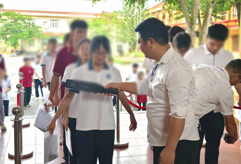 Theo Tổ công tác của Bộ GD&ĐT, chưa phát hiện dấu hiệu bất thường trong công tác in sao, vận chuyển, bảo quản đề thi, bài thi và chấm thi tốt nghiệp THPT tại Tuyên Quang. Ảnh: Việt Bắc.