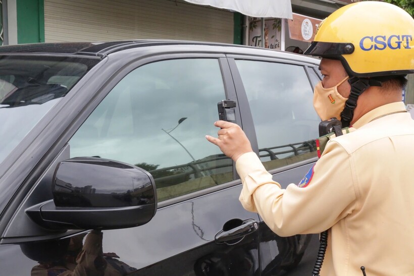 Nhiều trường hợp đỗ xe sai quy định được ghi nhận trong sáng 6/7.