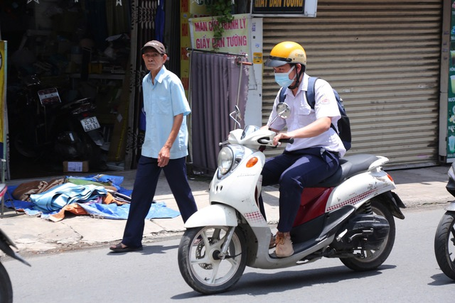 Người từ đủ 16 tuổi trở lên vẫn được quyền điều khiển xe gắn máy theo quy định. (Ảnh: Thanh niên)