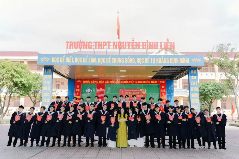 Lớp 12A6, Trường THPT Nguyễn Đình Liễn (Ảnh: Dân trí).
