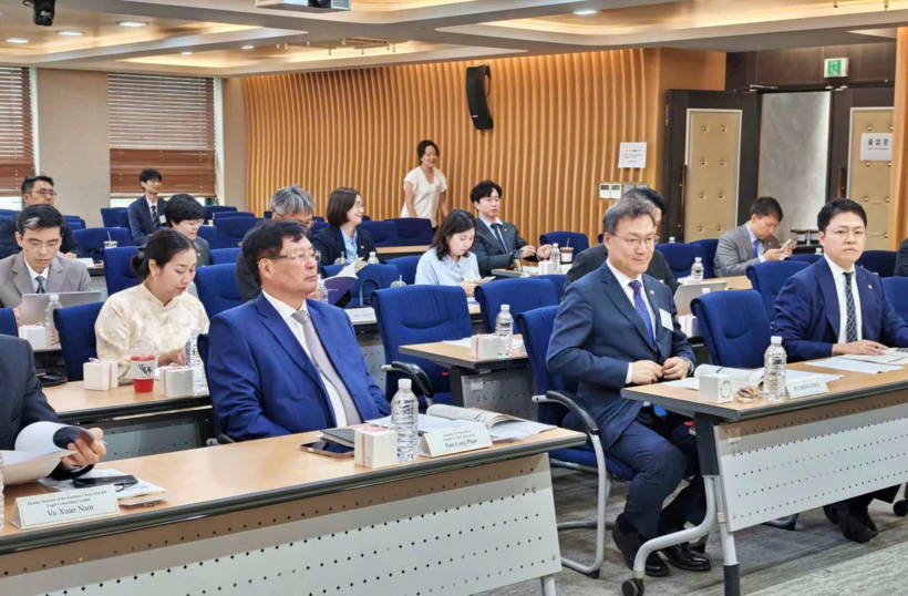 Các đại biểu tham dự Hội nghị giao lưu lần thứ 16 giữa Hội Luật gia Việt Nam và Đoàn Luật sư Seoul (Hàn Quốc).