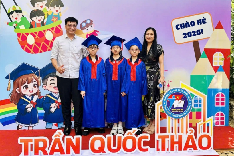 Gia đình 3 chị em sinh 3 cùng đậu Trần Đại Nghĩa (Ảnh: NVCC).