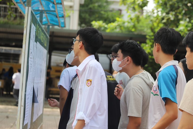 Điểm sàn ngành Luật năm 2026 chính thức được Bộ GD&ĐT chốt ở mức 20 điểm. Ảnh minh họa