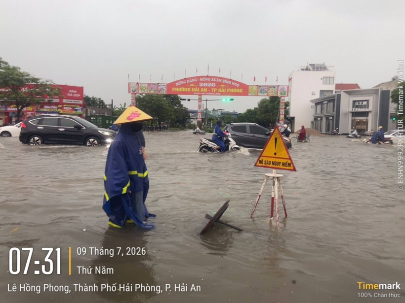 Tuyến đường Lê Hồng Phong ngập sâu. Ảnh: Công ty TNHH MTV Thoát nước Hải Phòng