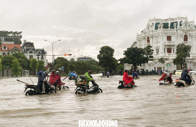 Đoạn ngã 4 Lê Hồng Phong - Đằng Lâm luôn rơi vào cảnh ngập lụt mỗi khi có mưa lớn. Ảnh: T.D