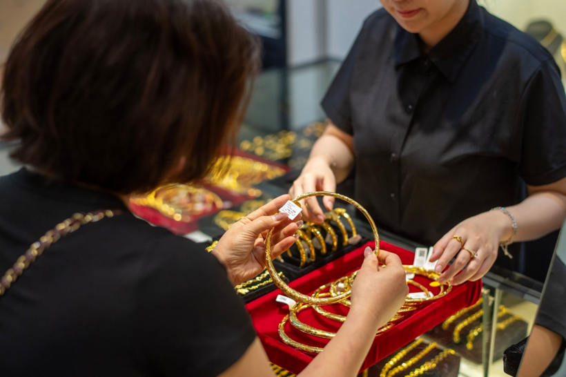 Giá vàng hôm nay (9/7): Vàng miếng SJC mất mốc 150 triệu/lượng. (Ảnh: Dân Việt)