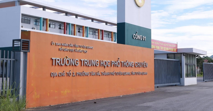 Trường THPT chuyên Tuyên Quang.