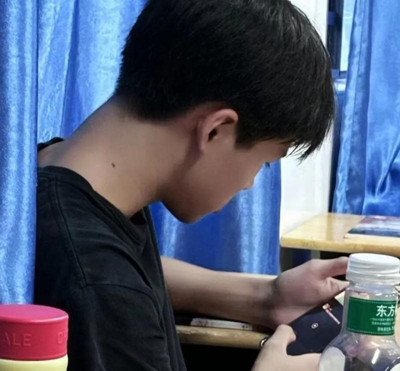 Sinh viên 19 tuổi lập di chúc để lại tài sản 77 tỷ đồng cho bạn thân.