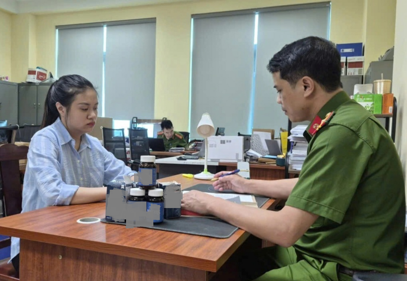 Nguyễn Thị Tuyết Nga làm việc với công an