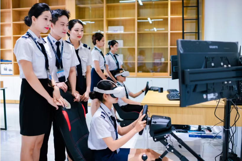 Từ phòng mô phỏng đến doanh nghiệp, VAA giúp sinh viên rút ngắn khoảng cách giữa giảng đường và nghề nghiệp./ Theo Giáo dục và Thời đại.