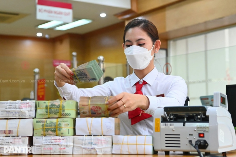 Khảo sát biểu giá niêm yết từ đầu tháng 7 cho thấy, mức lãi huy động cho các kỳ hạn 6-12 tháng dao động từ 6,5-7%/năm./ Theo Dân trí.