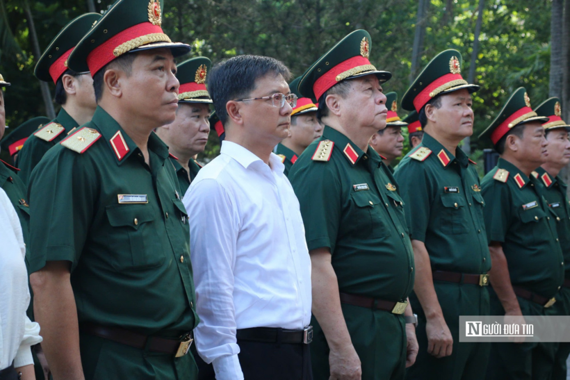Đoàn công tác Tổng cục Chính trị Quân đội nhân dân Việt Nam do Đại tướng Nguyễn Trọng Nghĩa, Ủy viên Bộ Chính trị, Bí thư Trung ương Đảng, Ủy viên Thường vụ Quân ủy Trung ương, Chủ nhiệm Tổng cục Chính trị Quân đội nhân dân Việt Nam dẫn đầu.