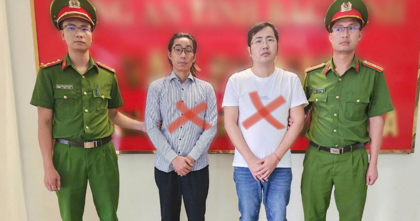 Các đối tượng tại cơ quan công an. (Ảnh: Minh Thúy)