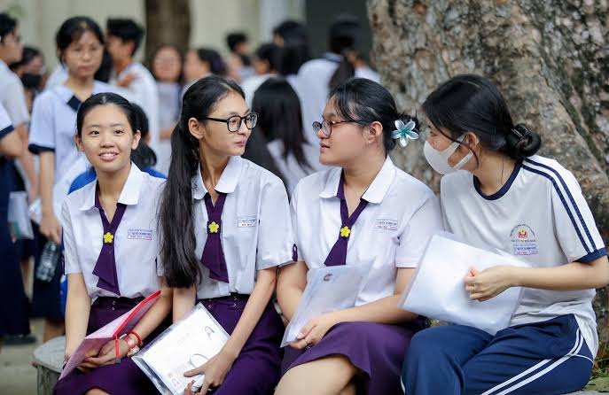 Tính đến thời điểm hiện tại, khoảng 200 cơ sở đào tạo đại học trên cả nước đã đồng loạt công bố mức điểm nhận hồ sơ xét tuyển (điểm sàn) cùng bảng quy đổi điểm tương đương giữa các phương thức xét tuyển. Ảnh minh họa