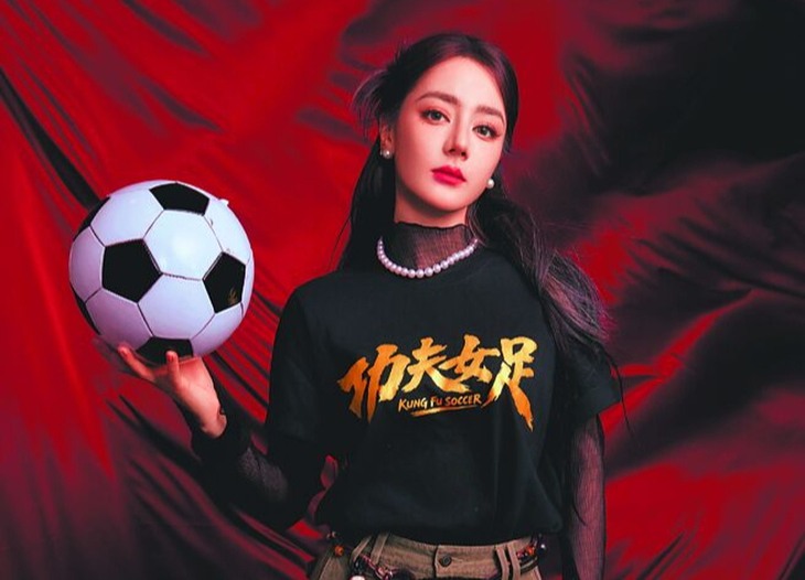 Địch Lệ Nhiệt Ba được nhận xét là gương mặt nổi bật trong Kungfu nữ túc. Ảnh: Weibo. Tuổi trẻ