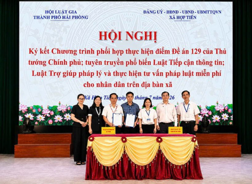 Chi hội Luật gia xã Hợp Tiến và Trung tâm tư vấn pháp luật số 2 thực hiện ký kết Quy chế phối hợp tuyên truyền, phổ biến pháp luật và trợ giúp pháp lý miễn phí cho người dân.