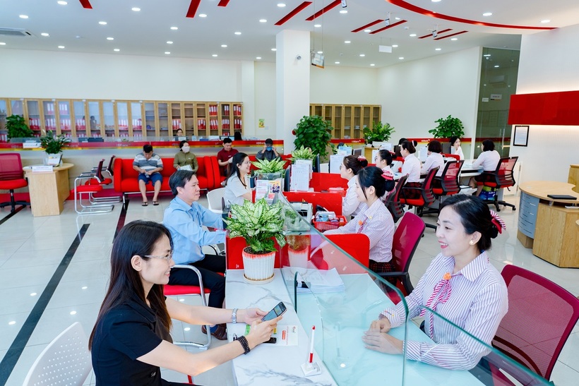 Fitch Ratings lần đầu xếp hạng HDBank, ghi nhận nền tảng tài chính vững mạnh top đầu Việt Nam - 2