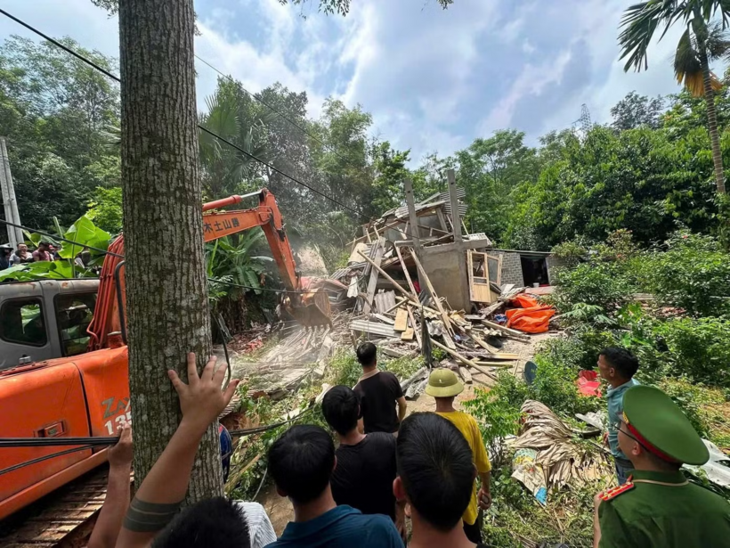 Hiện nguyên nhân vụ tai nạn đang được cơ quan chức năng tiếp tục điều tra, làm rõ./ Theo báo Tiền phong.
