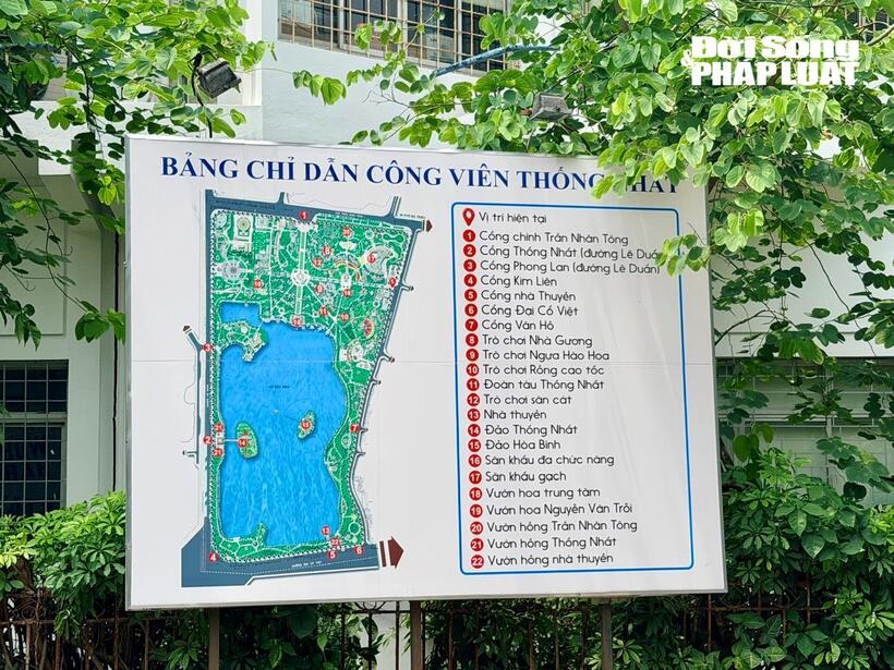 Bảng chỉ dẫn tại khu vực cổng Công viên Thống Nhất.