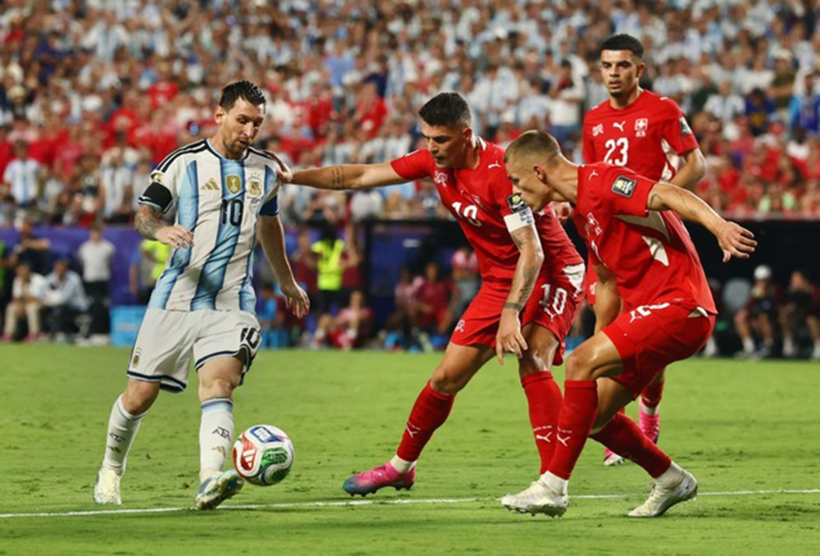 Messi vẫn là nguồn cảm hứng bất tận của Argentina. Ảnh: Reuters