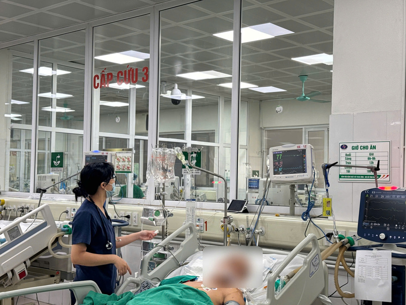 Người đang ông mắc liên cầu lợn sau khi ăn tiết canh lợn. Ảnh: BVCC