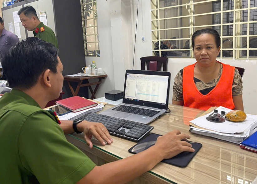 Cơ quan Công an làm việc với Trang Thị Tuyết Nhung. Ảnh: Công an TP.HCM