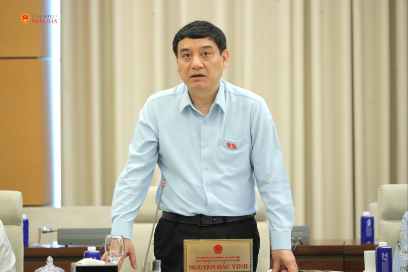 Chủ nhiệm Ủy ban Văn hóa và Xã hội Nguyễn Đắc Vinh phát biểu. Ảnh: Báo Đại biểu nhân dân.