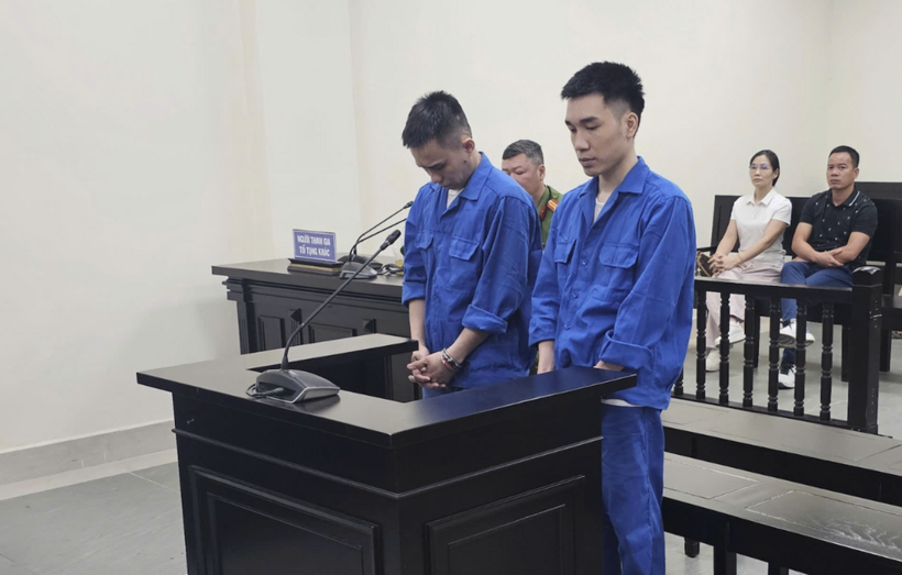Hai bị cáo tại tòa. (Ảnh: Dân trí)
