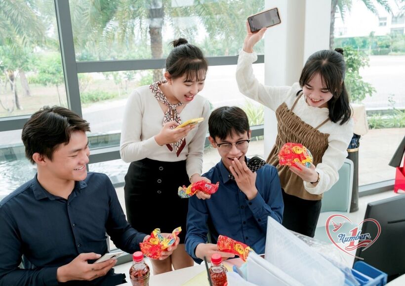 Vừa thanh nhiệt cơ thể để tươi tắn mỗi ngày với Trà Dr Thanh, vừa xé nhãn tham gia chương trình “Xé ngay trúng liền” để có cơ hội trúng hàng trăm ngàn giải thưởng giá trị.