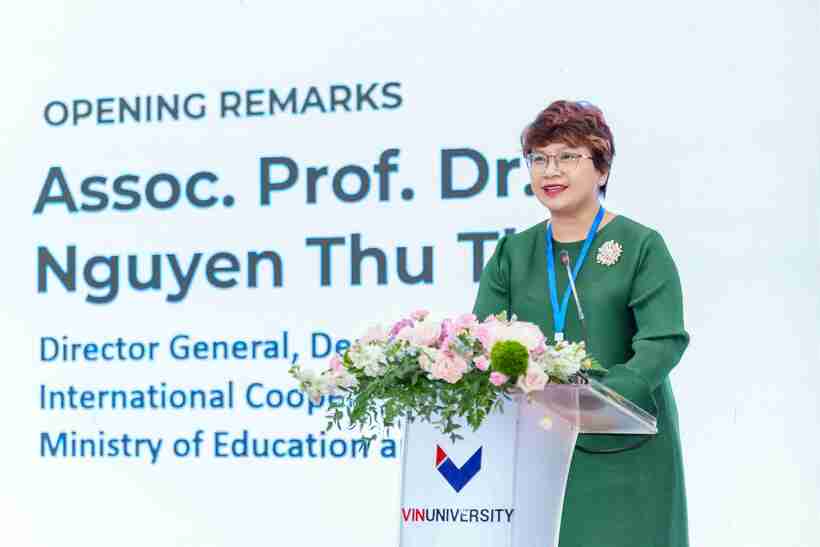 Bà Nguyễn Thu Thủy, Cục trưởng Cục Hợp tác quốc tế, Bộ GD-ĐT phát biểu định hướng về nâng cao vị thế thực chất của giáo dục đại học Việt Nam trên thế giới.