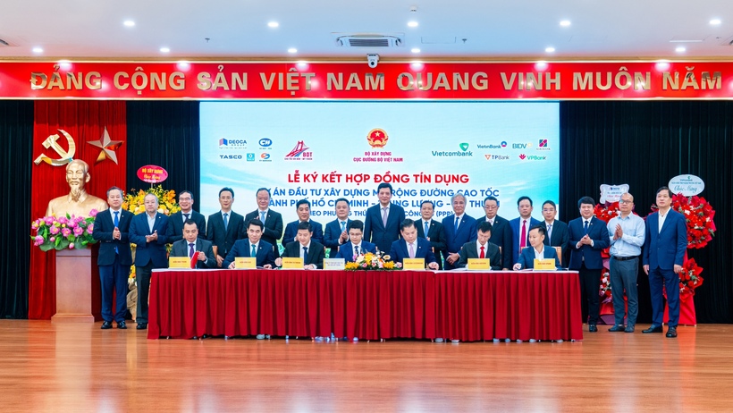 Lễ ký hợp đồng tín dụng cho dự án mở rộng cao tốc TP.HCM - Trung Lương - Mỹ Thuận